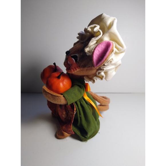 Annalee Dressed Lady Mouse Figurine In Bonnet Fall Harvest Seasonal Fabric 6" - Picture 2 of 4